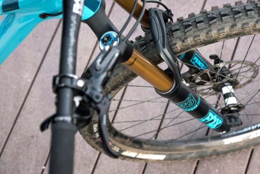 yeti sb5.5 x01 eagle 2017 - that dreamy 800mm wide bar, boosted 160mm fox 36 factory fork, and...