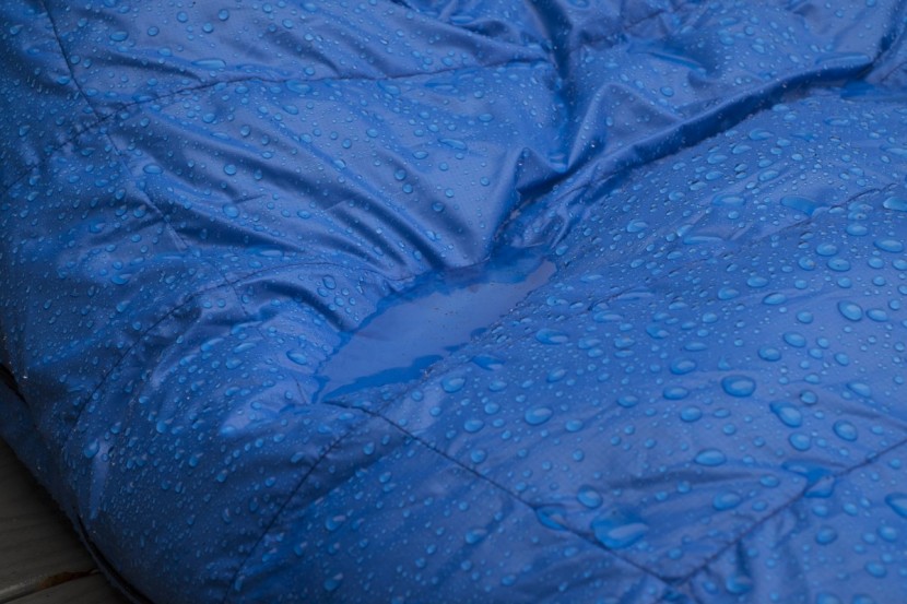 western mountaineering antelope mf - the microfiber shell fabric effectively keeps water on the outside...