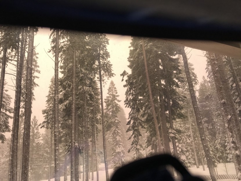 smith i/ox chromapop - the chromapop storm lens view on a snowy low light day.