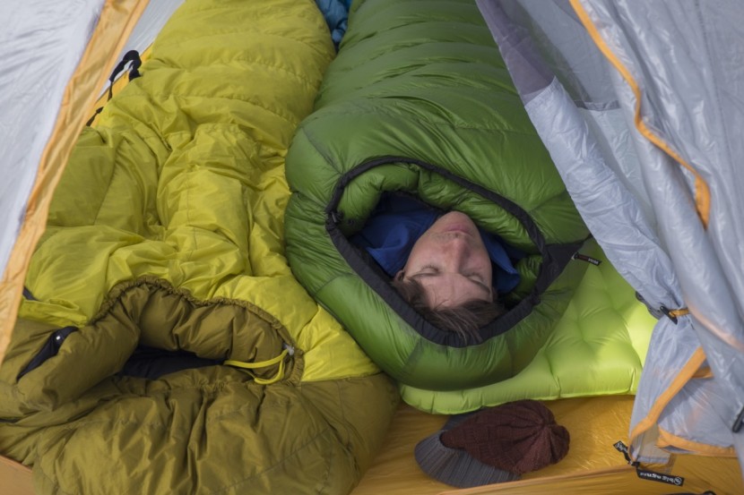 western mountaineering versalite 10 - this bag is a full 2lbs lighter than the warmer marmot col on the...