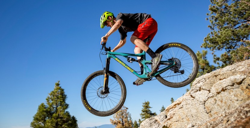 santa cruz bronson x01 eagle 2017 - the bronson's burly 150mm suspension stands up in technical terrain.