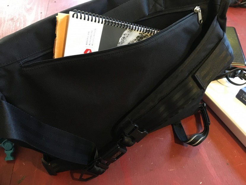 chrome buran ii - the buran messenger bag has a very handy and simple zippered sleeve...