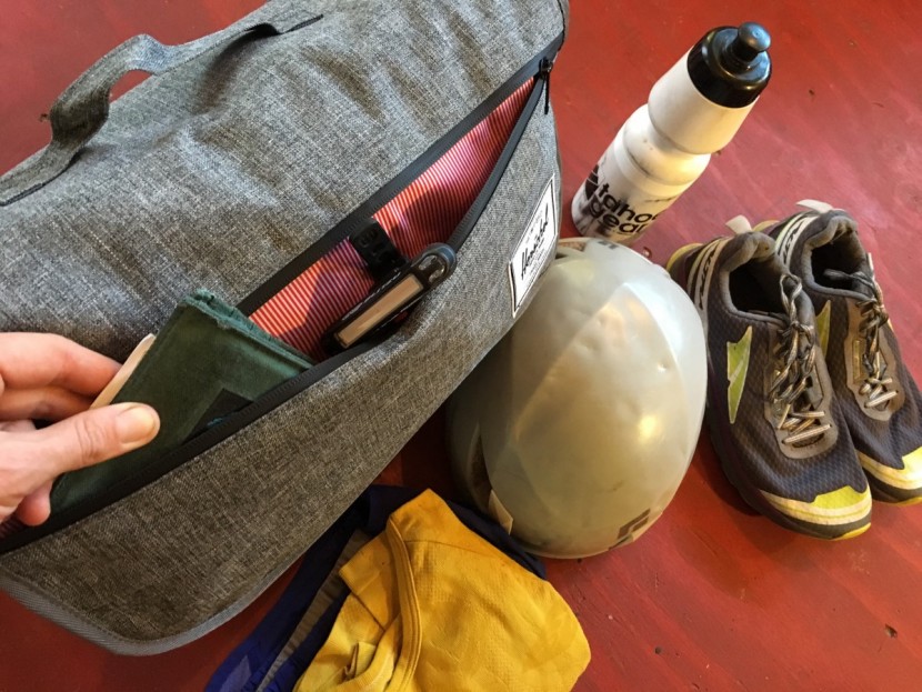 herschel supply pop quiz - the pop quiz has a zip pocket on the outside of the flap that's...