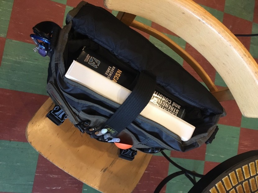 mobile edge eco - the eco messenger bag has two velcro straps to hold books and...