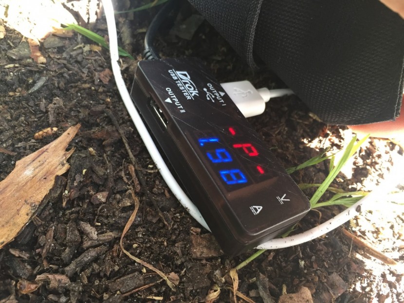 instapark mercury 10w - with two external batteries plugged in, the mercury is delivering...