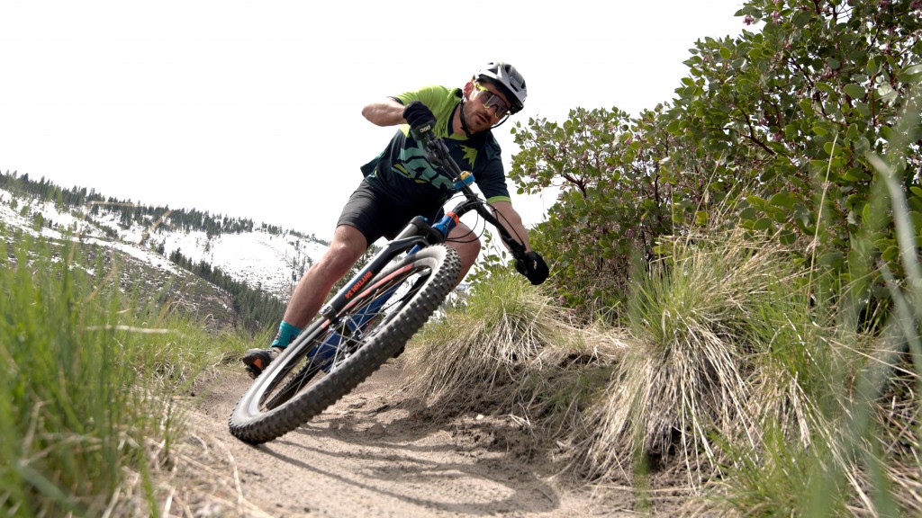 giant anthem 2 2017 - the anthem leans into corners with ease and confidence thanks to its...