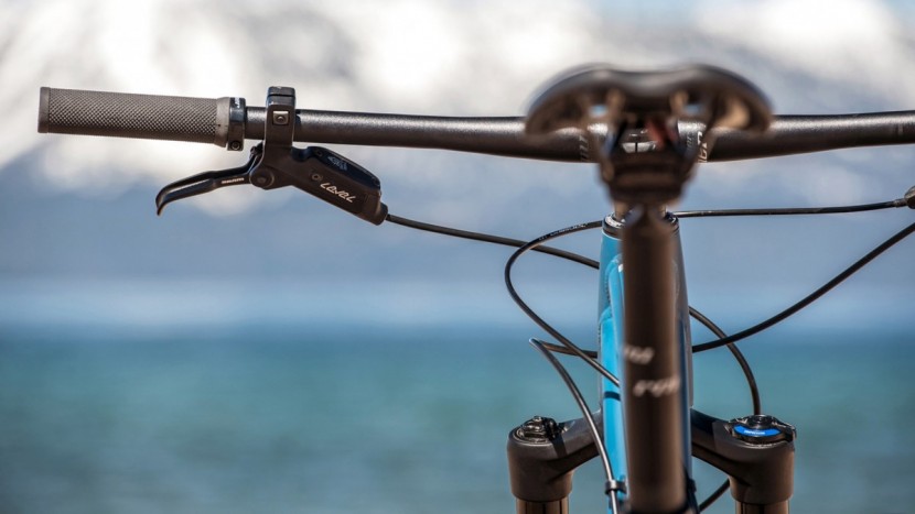 niner jet 9 1-star nx1 2017 - the jet 9 is outfitted with a fun-limiting rigid seatpost.