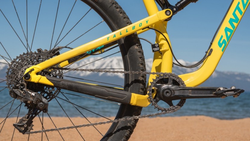 santa cruz tallboy d 29 2017 - the santa cruz has short chainstays and a slack head tube angle...