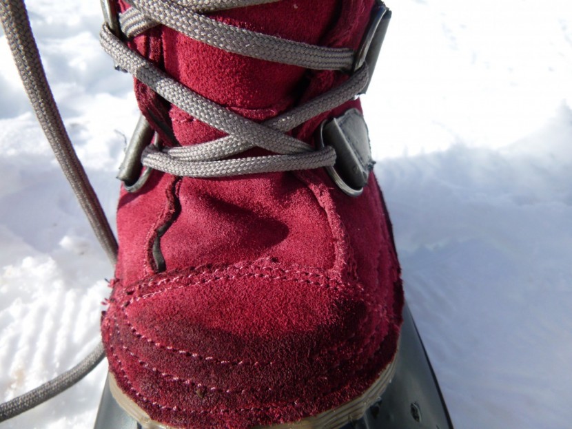 northside kathmandu - here we observe sloppy craftsmanship. when comparing the stitch...