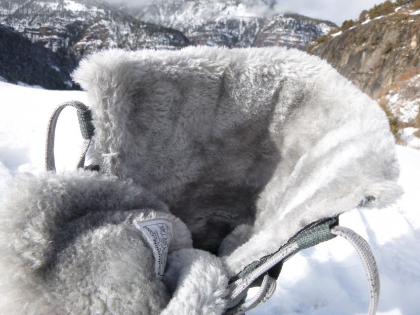 columbia minx mid ii omni-heat - the interior of the columbia minx-mid ii is ultra-plush and cozy...