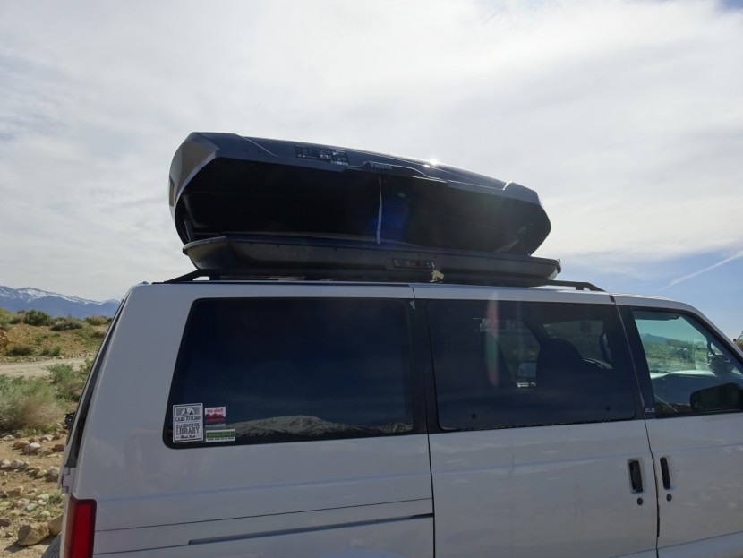 thule motion xt xl - the sturdy lid of the motion xt holds up to a springtime wind storm...