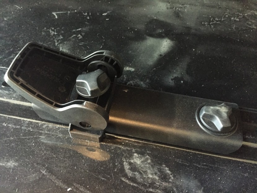 yakima showcase 15 - the mounting system of the showcase was confusing and difficult to...