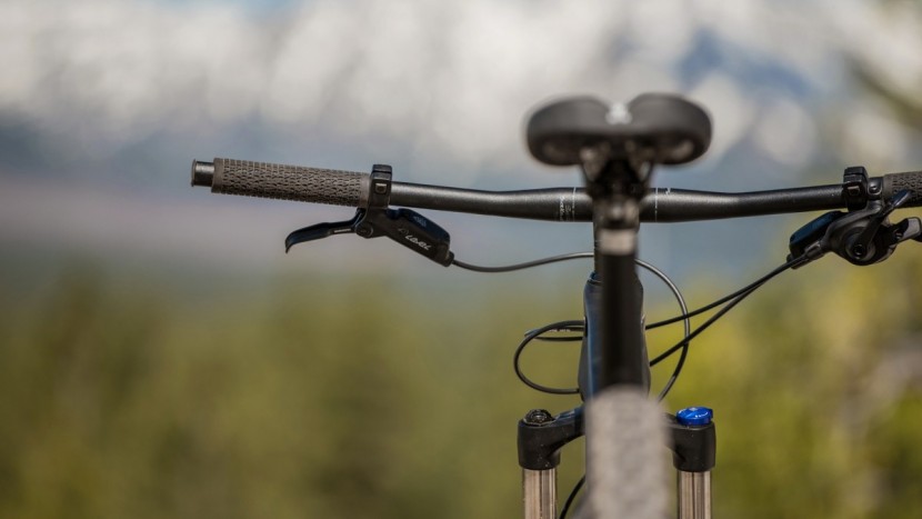 salsa woodsmoke 29 nx1 2017 - the salsa backcountry grips do not lock on and slid around on the...