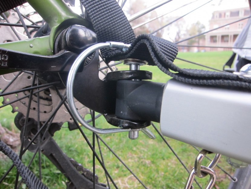 burley d'lite - the end of the tow arm slots into the burley bracket-style hitch...