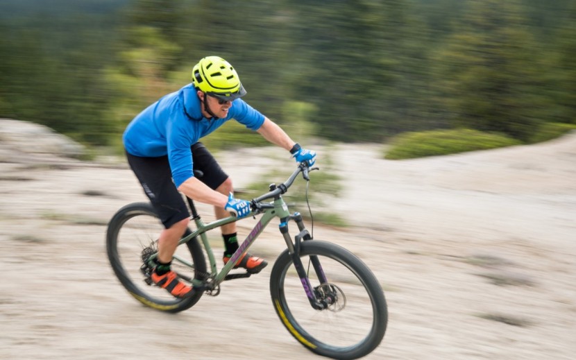 santa cruz chameleon r1+ 2017 - high speeds can feel a bit squirrely aboard the santa cruz.