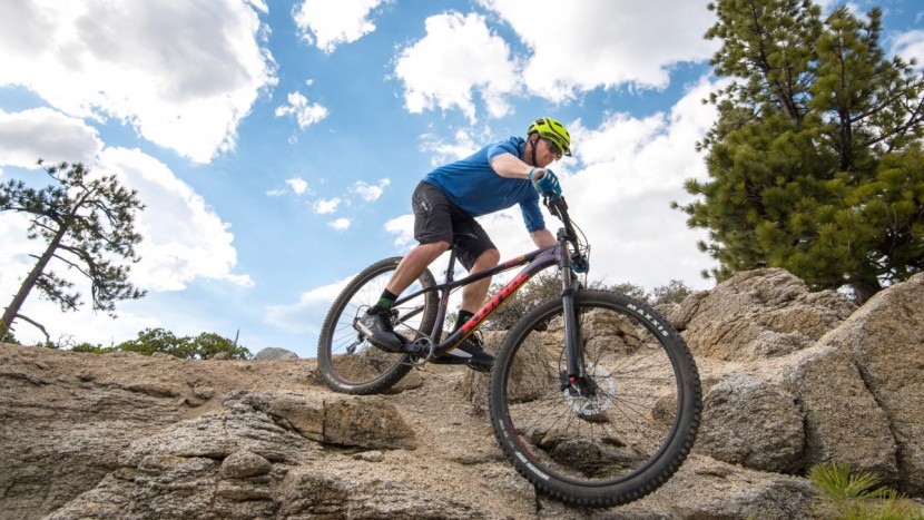 kona honzo al/dl 2017 - the rockshox yari rc fitted to the front of the honzo creates a...