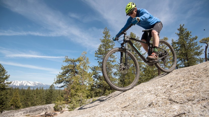 salsa woodsmoke 29 nx1 2017 - the lack of a dropper post forces riders to slide behind the seat to...