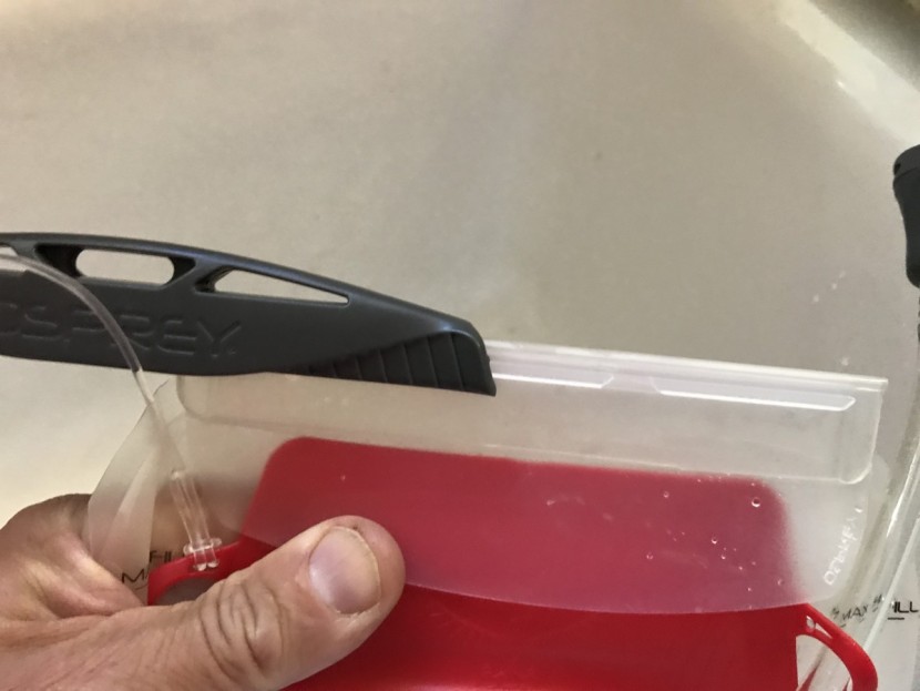 osprey syncro 10 - the heavy-duty bladder closure.