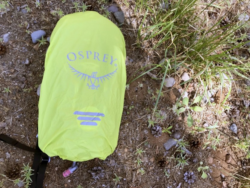 osprey syncro 10 - shown here is the integrated rain cover, included with your purchase!