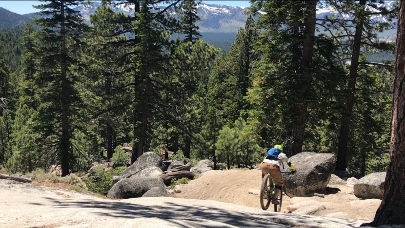 osprey syncro 10 - after a sweaty uphill, it's nice to have a dry back for the downhill...