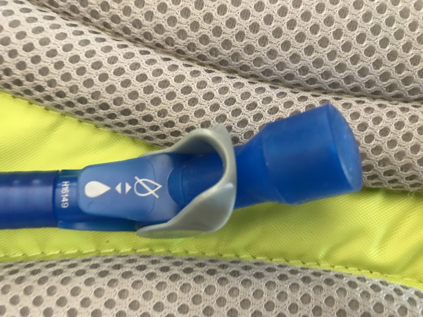 camelbak m.u.l.e. - they even use handy pictures! this position=no drink.