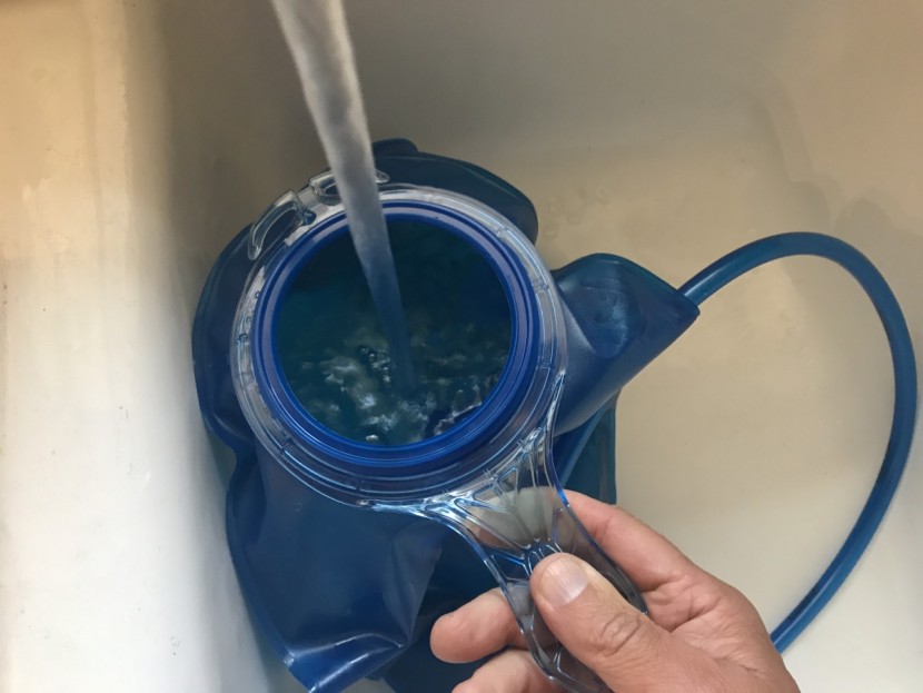 camelbak m.u.l.e. - the crux shoe horn style handle increases the ease of filling...