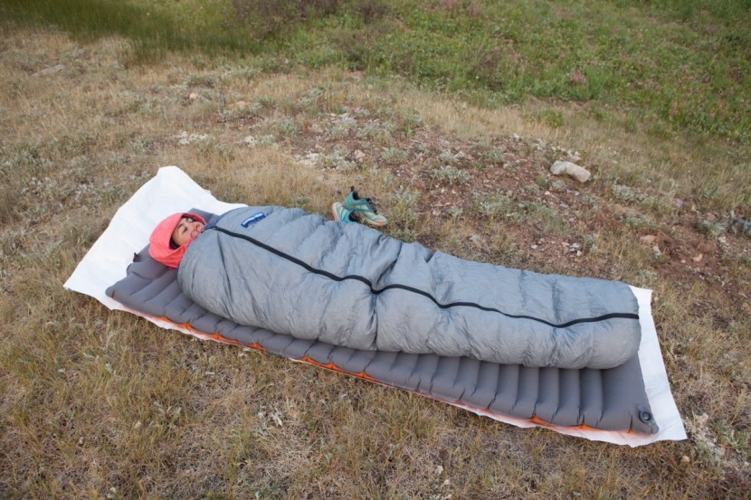 feathered friends flicker 40 ul - with the end of this bag tightened up into enclosed foot box mode...