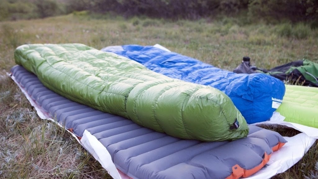 ZPacks Classic Review (Showing the high lofting 900 fill power down of the green Zpacks Classic sleeping bag, and how much more fluffs up...)