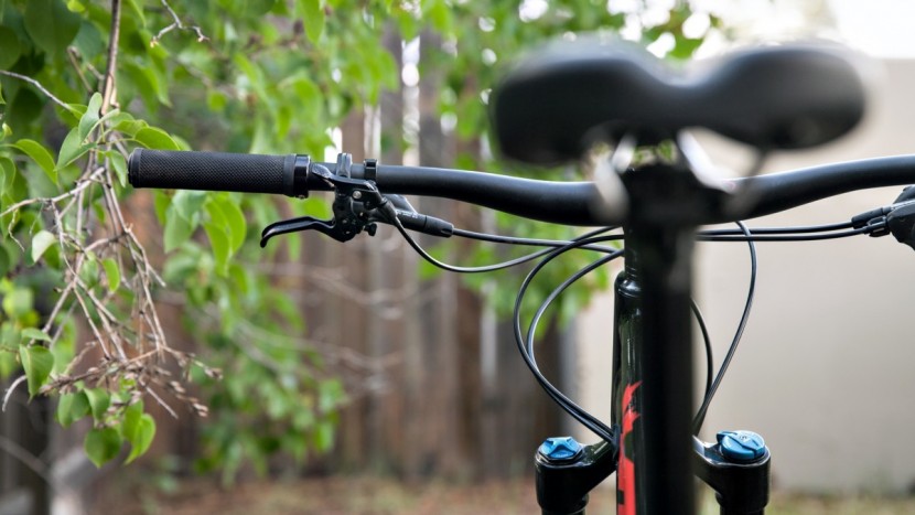 the cockpit offers a comfortable setup, with the 1x drivetrain...