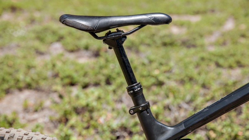 the ks ethirty integra dropper post is smooth and reliable.