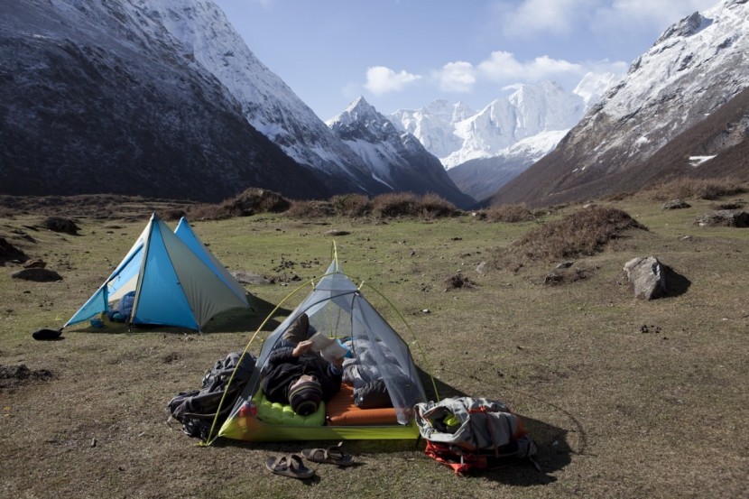 big agnes fly creek hv2 platinum - spreading out and drying out, as well as reading a bit in the sun...