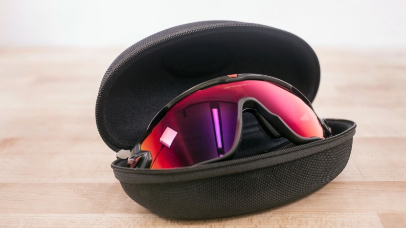 oakley jawbreaker prizm road - oakleys always come with a high quality case.