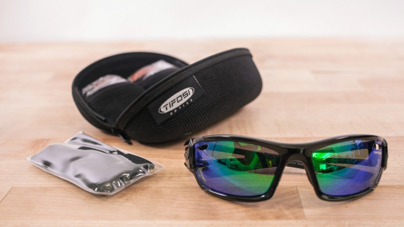 tifosi dolomite 2.0 - tifosi provides a good case to go along with the shaes.