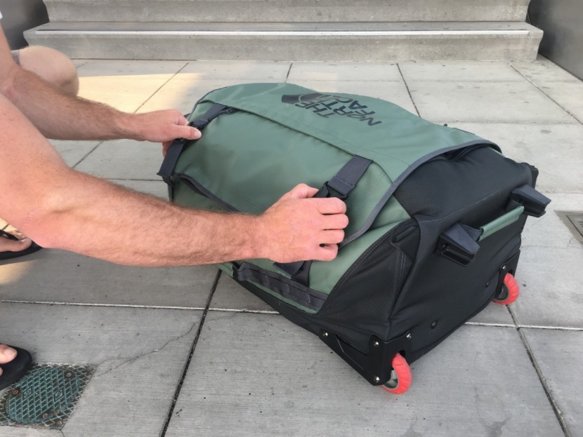 the north face rolling thunder 30" - the rolling thunder features two wide compression straps on either...