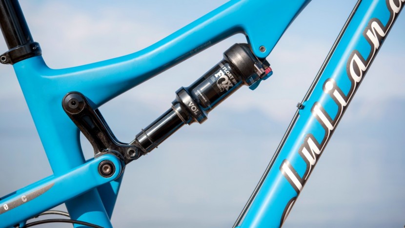 juliana furtado r 2018 - the fox float performance dps rear shock works well with the rear...