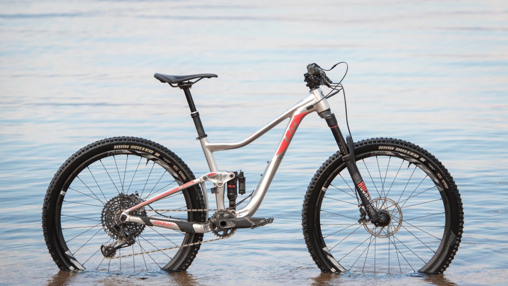 liv pique sx 1 2018 - we love the polished aluminum aesthetic.