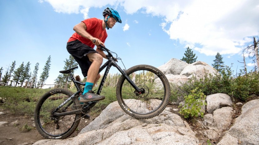 commencal meta tr 4.2 essential 2017 - the meta tr reacts quickly and easily to rider input.