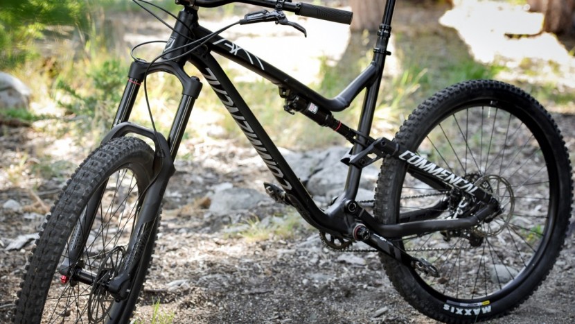 commencal meta am 4.2 essential - the burly 170mm rockshox lyrik resists being deflected and gives you...