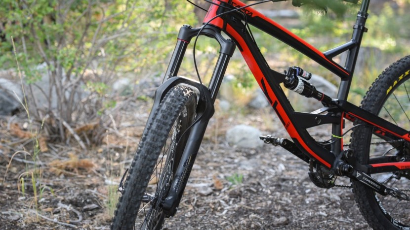 yt capra al comp 2017 - burly, tough and reliable. the rockshox lyrik never disappoints.