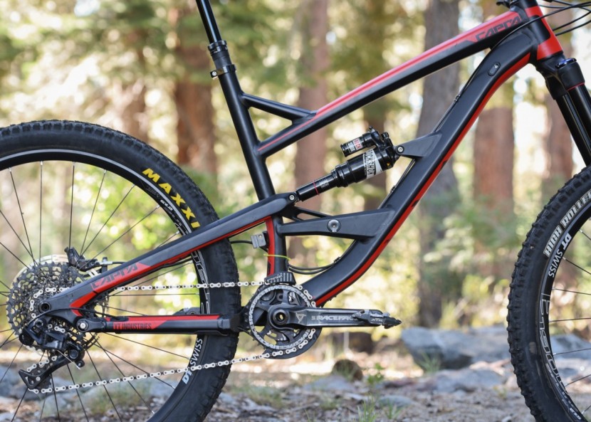 yt capra al comp 2017 - the capra's virtual 4-link suspension is incredibly progressive.