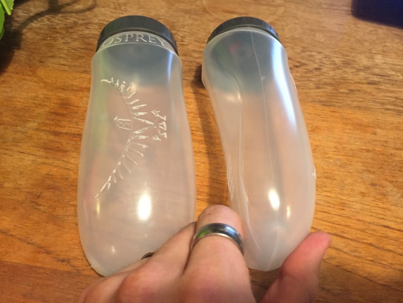 osprey talon 6 - the teardrop shape of the osprey hydraulics water bottles.