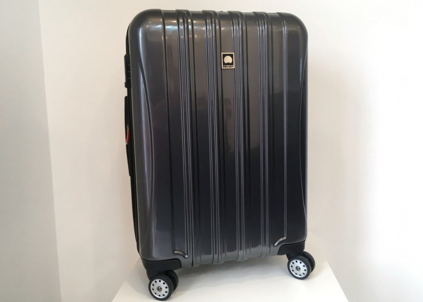 delsey helium titanium 25" - an overwhelmingly good looking bag.