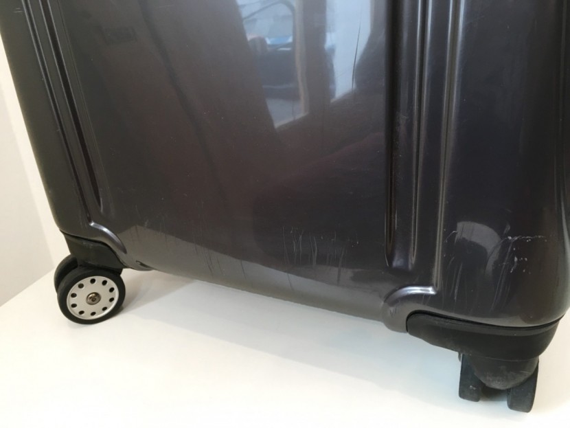 delsey helium titanium 25" - showing every scratch from navigating curbs and stairs.