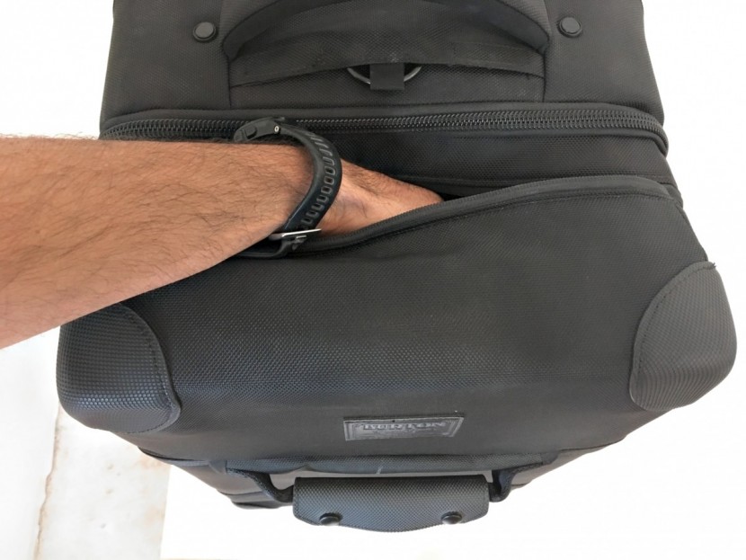 burton wheelie double deck - the no-hinge zipper monster toiletries pocket was somewhat unsettling.