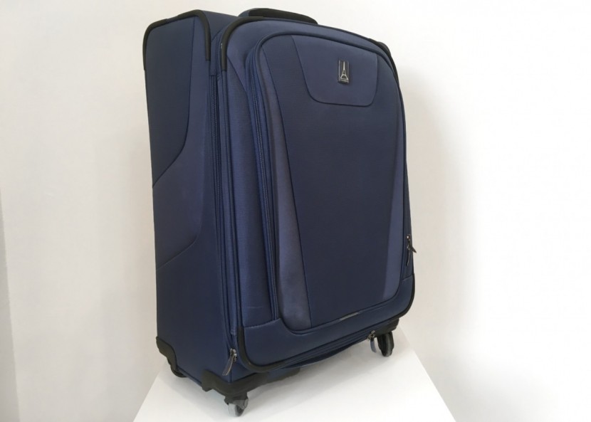 travelpro maxlite 4 25" - a simple suitcase.