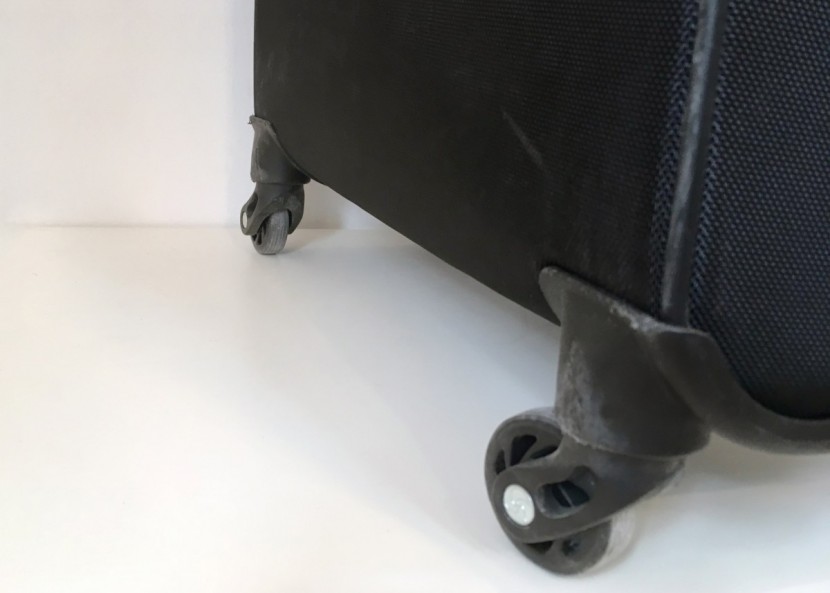 samsonite aspire xlite 25" - taking some wear after only a few trips up and down outdoor stairs