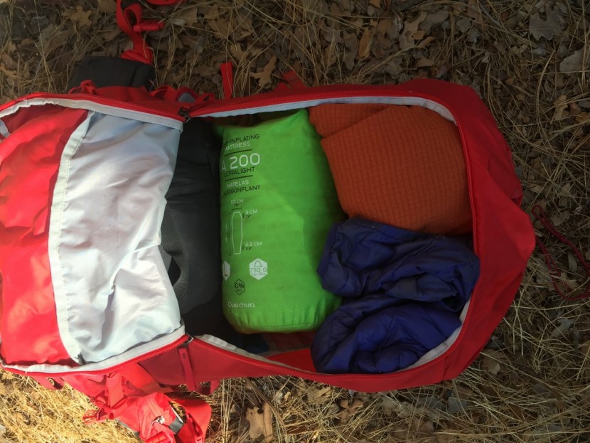 thule versant 60 - a view inside the thule versant from the u-shaped duffel pocket...