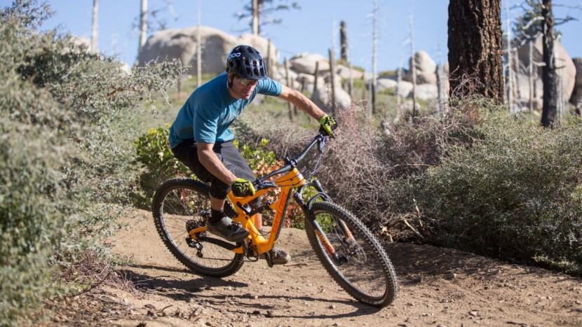 santa cruz hightower c r 2018 - cornering at slow speeds can feel clumsy and sluggish.