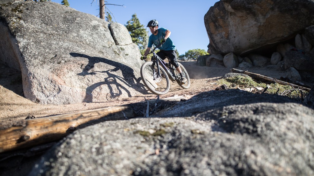 specialized stumpjumper fsr comp carbon 29 2018 - the stumpjumper is particularly pleasant on smooth trails as it can...