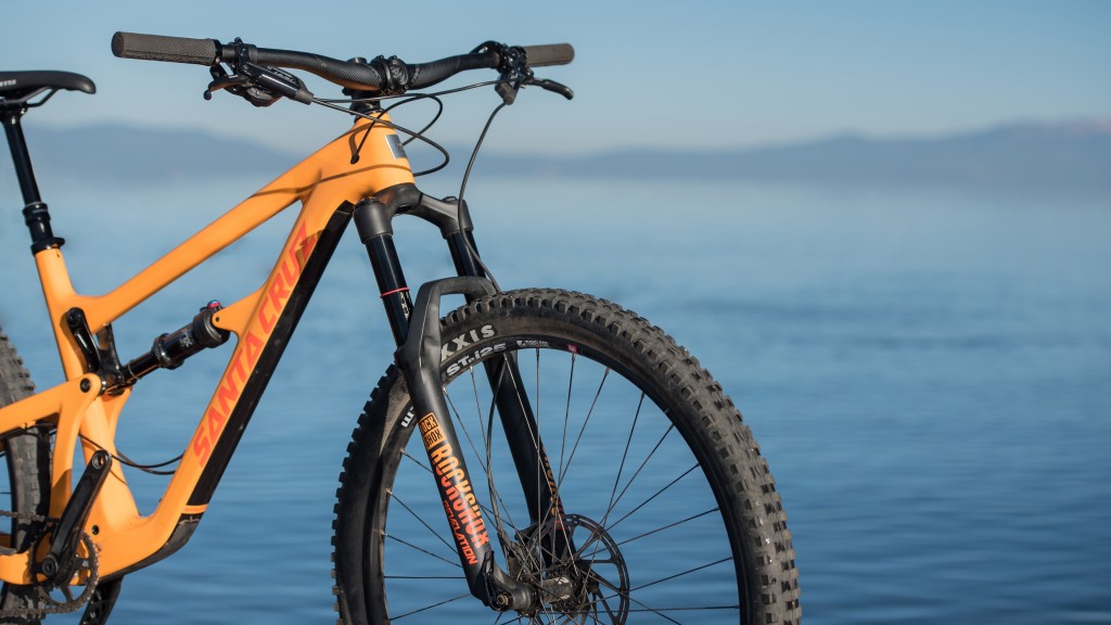 santa cruz hightower c r 2018 - the rockshox revelation rc helps create a burly and mean front end.